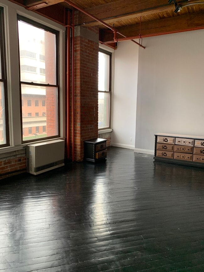 743 Beaubien St, Unit 303