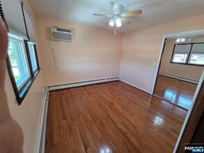 14 Chestnut St in Elmwood Park, NJ - Building Photo - Building Photo