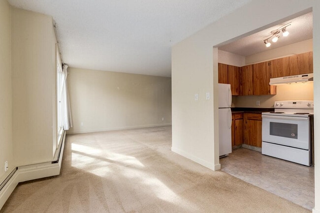 Cedarvilla Apartments in Calgary, AB - Building Photo - Building Photo