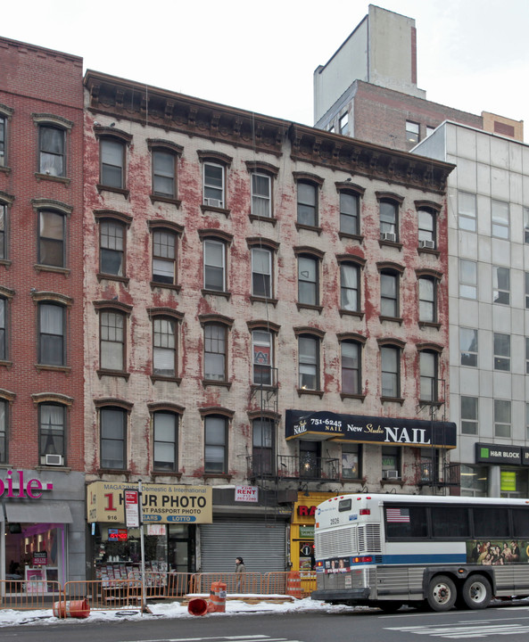 916-918 3rd Ave in New York, NY - Building Photo