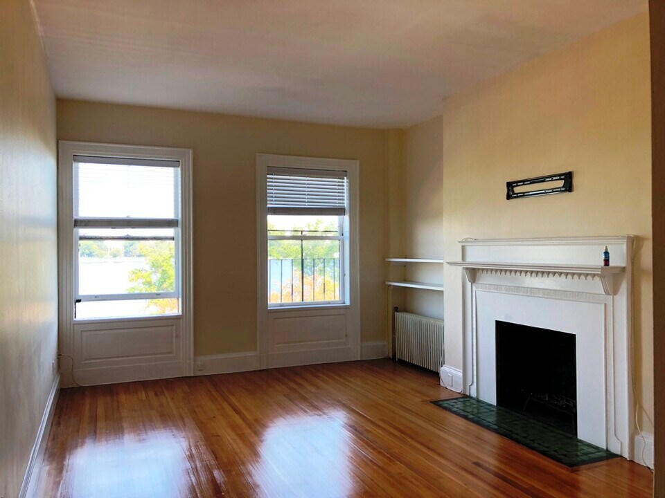 465 Beacon St, Unit 8 in Boston, MA - Building Photo