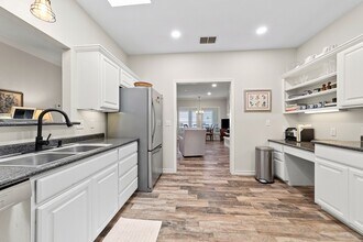 1008 Edinburgh Dr in Kerrville, TX - Building Photo - Building Photo