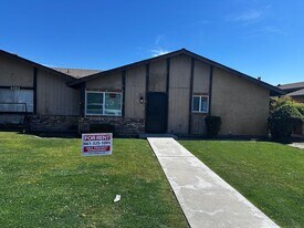6204 Stine Rd in Bakersfield, CA - Building Photo