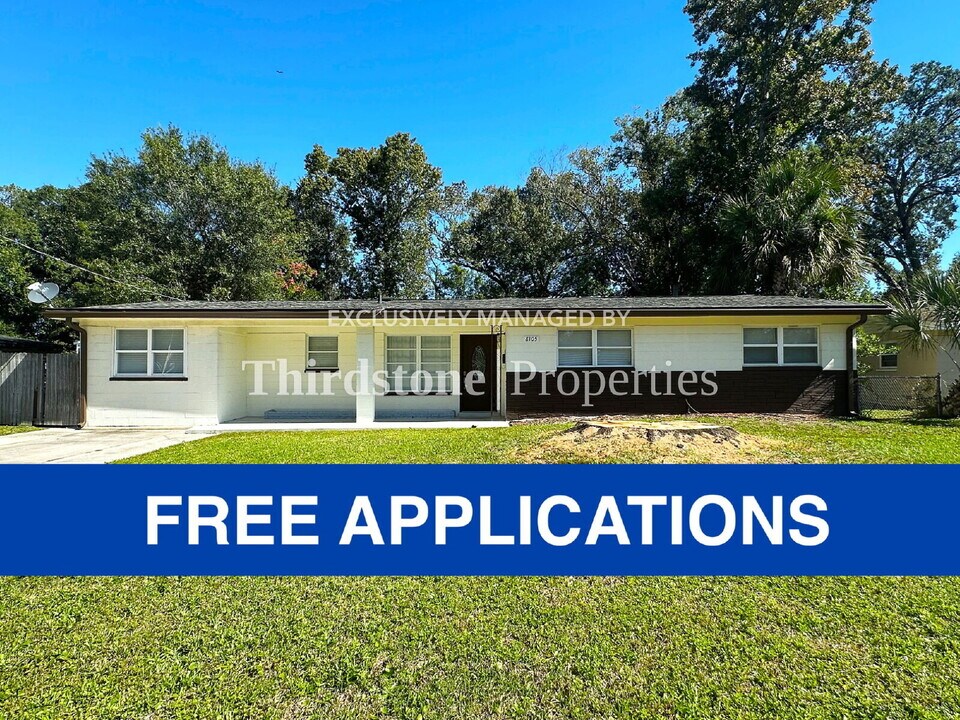 8105 Santillo Dr in Jacksonville, FL - Building Photo