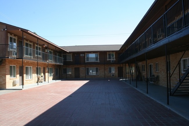 Keystone & Moon Apartments in Connell, WA - Building Photo - Building Photo