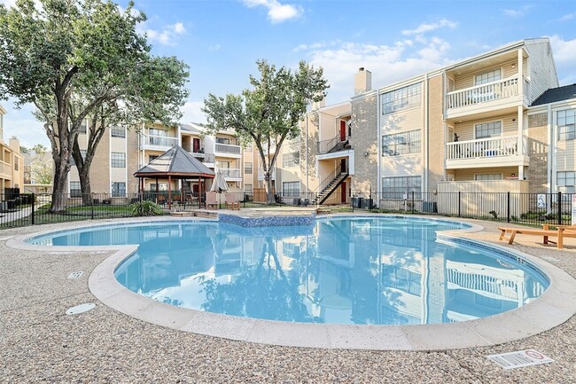 2750 Holly Hall St, Unit 1711 in Houston, TX - Building Photo - Building Photo