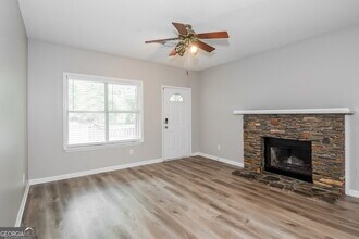 2740 Lakeside Trail in Cumming, GA - Foto de edificio - Building Photo