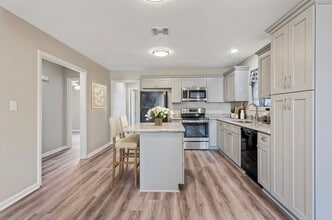 117 Center Cir, Unit 117 in Sulphur, LA - Foto de edificio - Building Photo