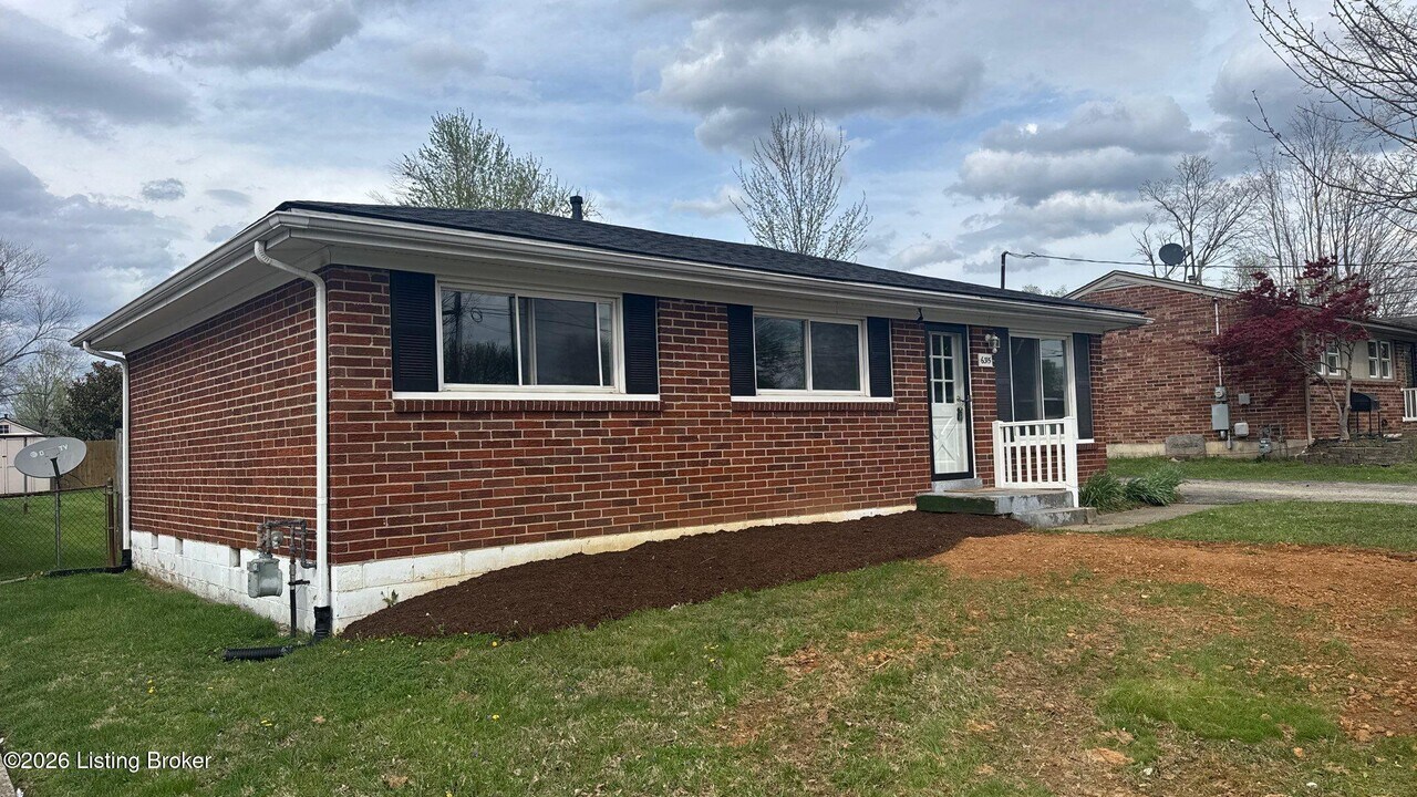 6315 Red Spruce Dr in Louisville, KY - Building Photo