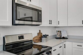 7016 S Mascotte St in Tampa, FL - Building Photo - Building Photo