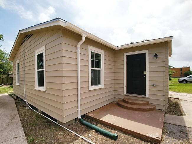 429 18th Ave N in Texas City, TX - Building Photo - Building Photo