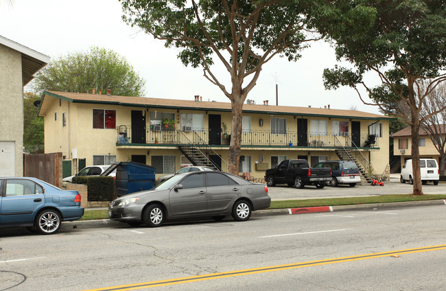 10060 Flower St in Bellflower, CA - Building Photo - Building Photo