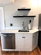 283 Spring St in Newport, RI - Building Photo - Building Photo