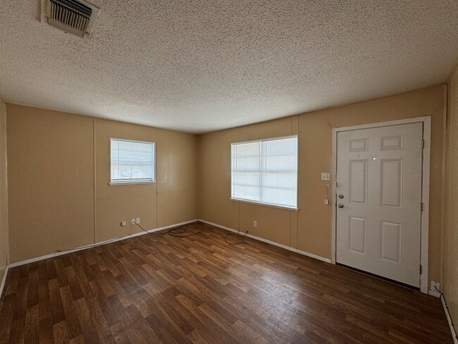 806 N 10th St in Alpine, TX - Building Photo - Building Photo