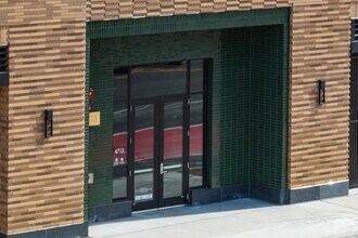 Canvas at Leland Plaza in Chicago, IL - Foto de edificio - Building Photo