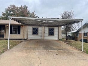 212 E Rentz St in Weatherford, TX - Building Photo - Building Photo