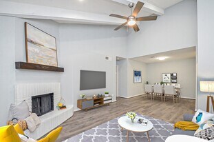 5711 Sugar Hill Dr in Houston, TX - Building Photo