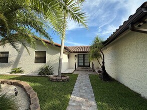 12030 SW 92nd St in Miami, FL - Building Photo - Building Photo