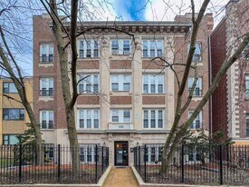 4241 N Kenmore Ave, Unit 211 in Chicago, IL - Building Photo