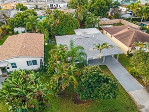 50 NE 45th Ct in Oakland Park, FL - Building Photo - Building Photo