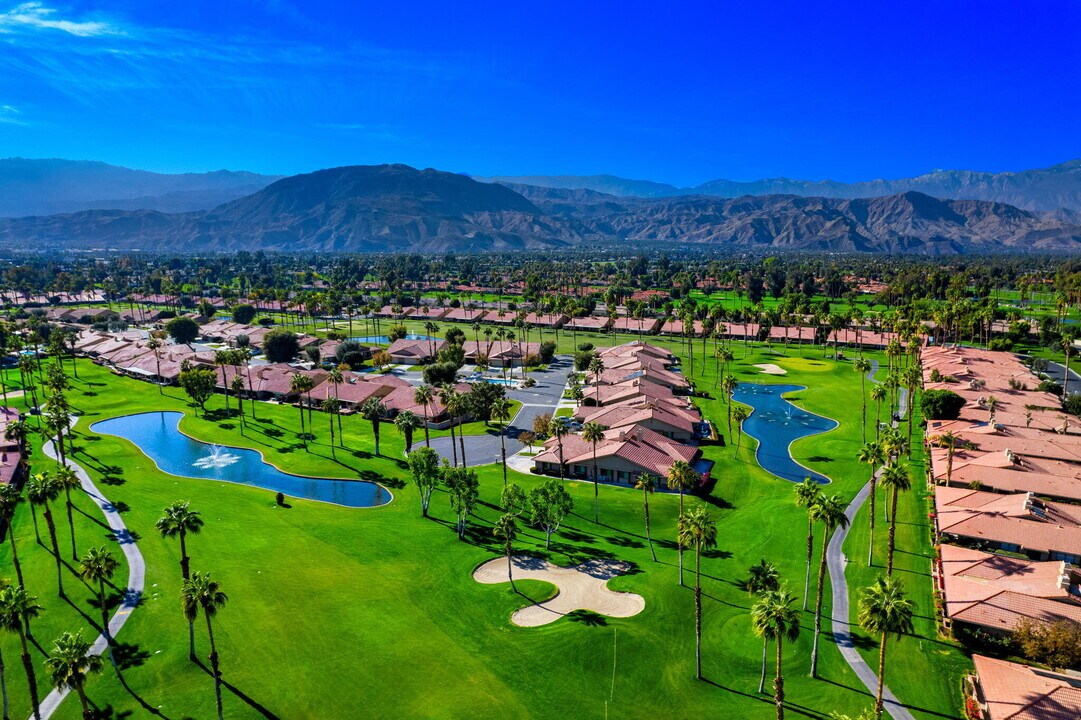153 Camino Arroyo N in Palm Desert, CA - Foto de edificio