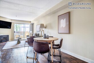 7660 Beverly Blvd in Los Angeles, CA - Building Photo - Building Photo