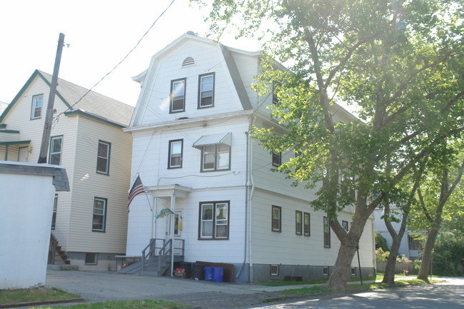 559 Compton Ave in Perth Amboy, NJ - Building Photo - Building Photo