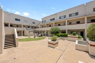 2605 Enfield Rd in Austin, TX - Building Photo - Building Photo