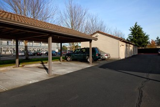 Rivercrest Apartments in Gresham, OR - Building Photo - Building Photo