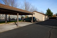 Rivercrest Apartments in Gresham, OR - Foto de edificio - Building Photo