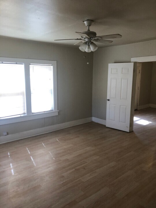 1708 Avenue N in Lubbock, TX - Building Photo