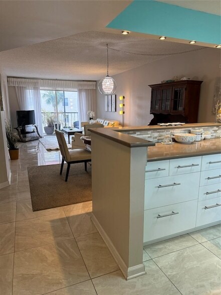 5300 NE 24th Terrace, Unit 303 in Fort Lauderdale, FL - Foto de edificio