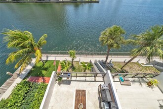 4000 NE 168th St in Miami, FL - Building Photo - Building Photo