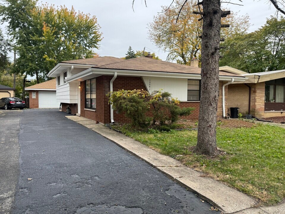 15041 Oak St in Dolton, IL - Building Photo