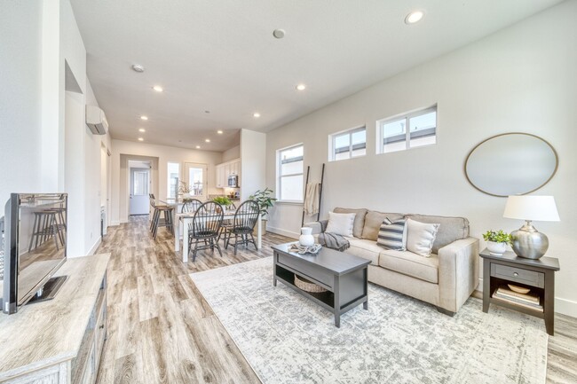 2217 Tapia Wy in Chico, CA - Building Photo - Building Photo