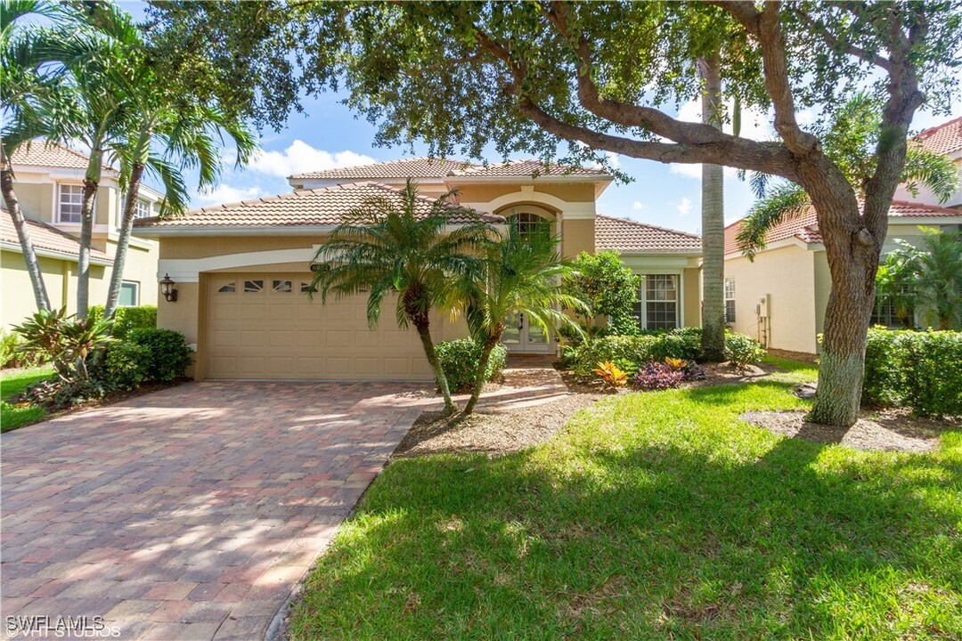 8924 Ventura Way in Naples, FL - Building Photo