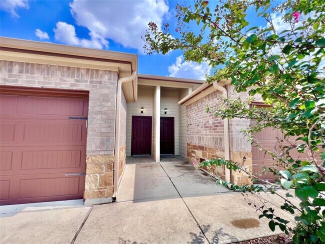 143 Samuel Dr in Buda, TX - Building Photo - Building Photo