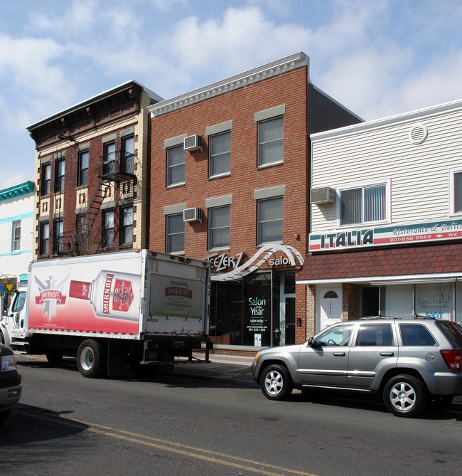 291 Broadway in Bayonne, NJ - Foto de edificio - Building Photo