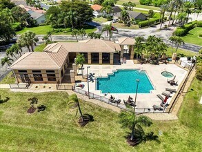 13870 Silver Lake Ct in Ft. Myers, FL - Building Photo - Building Photo