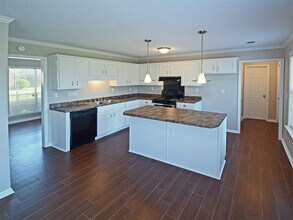 7633 Mineral Crest Cir S in Memphis, TN - Building Photo - Building Photo