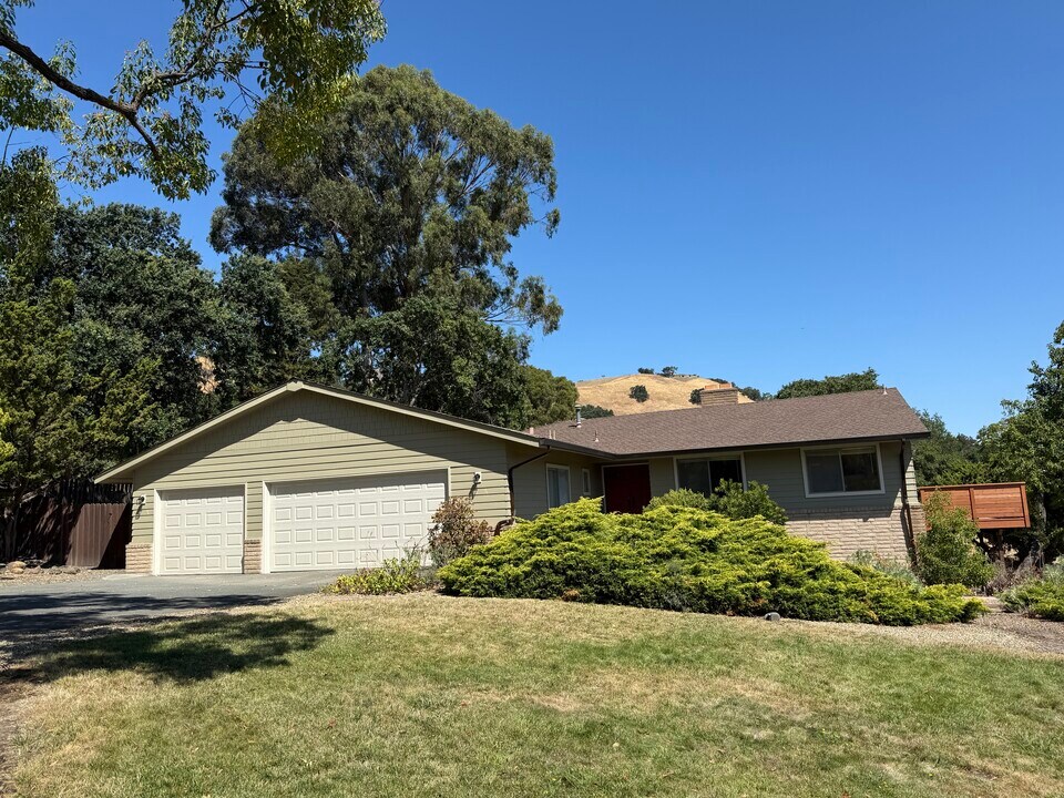 1606 Rancho View Rd in Lafayette, CA - Building Photo