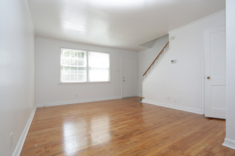 Village Oaks Townhomes in Lynchburg, VA - Foto de edificio - Interior Photo