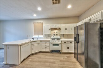 1025 Wild Fern Ct in Las Vegas, NV - Building Photo - Building Photo