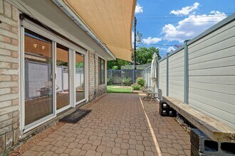 12811 Ashford Hills Dr in Houston, TX - Foto de edificio - Building Photo