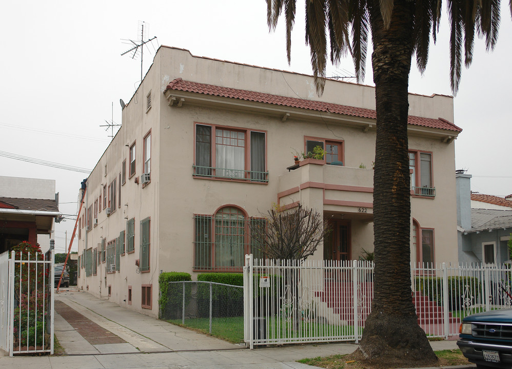 622 N New Hampshire Ave in Los Angeles, CA - Building Photo