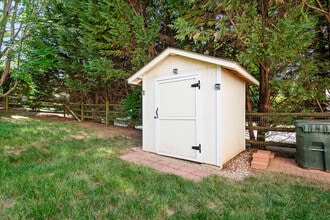 16028 Hallaton Dr in Huntersville, NC - Building Photo - Building Photo