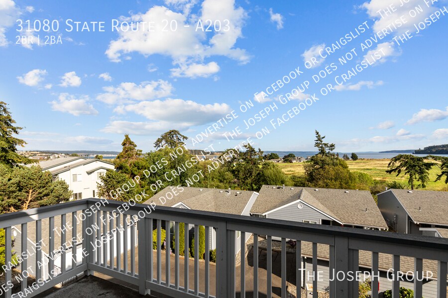 31080 State Rte 20 in Oak Harbor, WA - Building Photo