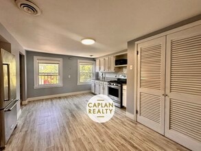 42 Warren St, Unit 4 in New Haven, CT - Foto de edificio - Building Photo