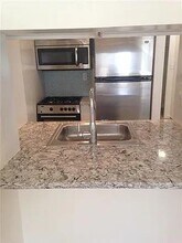 350 W 50th St in New York, NY - Foto de edificio - Building Photo