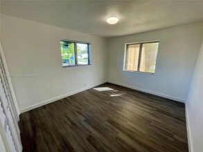 903 NE 7th St in Hallandale Beach, FL - Building Photo - Building Photo